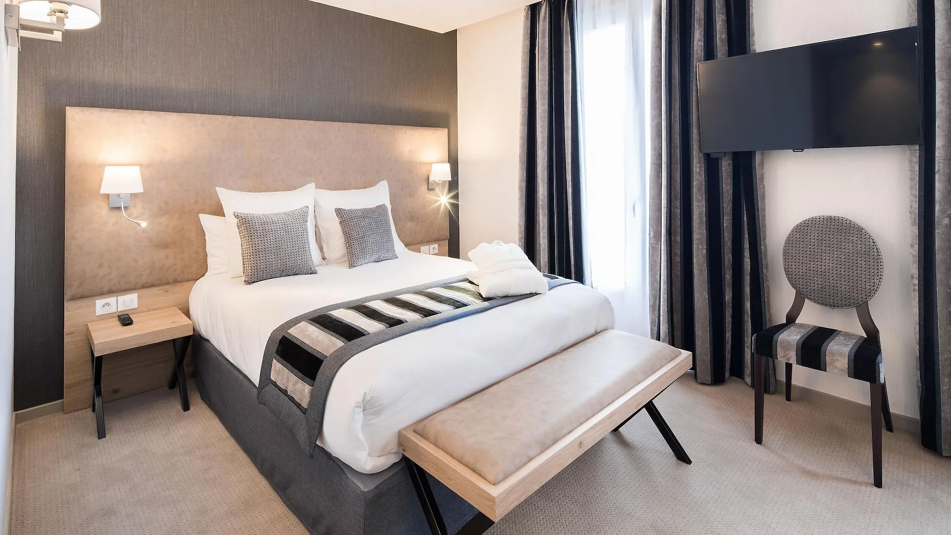 Hotel Le Rive Droite & Spa Lourdes 4*,  France